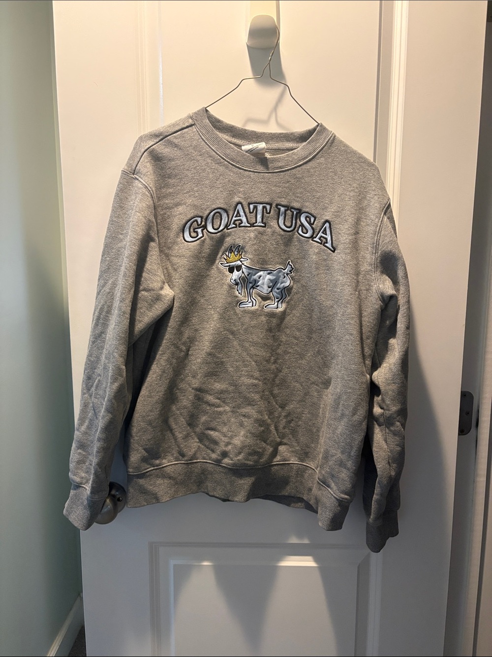 GOAT USA Gray Crewneck Sweatshirt - Men's Graphic Pullover